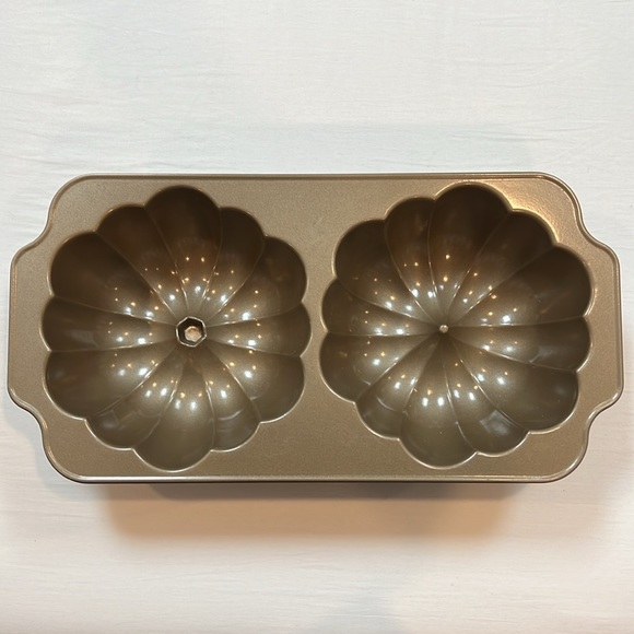 Pumpkin Cake pan. - Picture 2 of 7